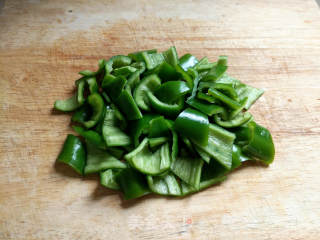 Stir-fried Green Pepper with Lard Residue recipe