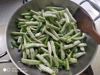 Steamed Noodles with Beans and Garlic Moss recipe