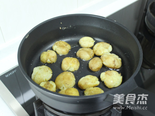 Salt-fried Baby Potatoes recipe