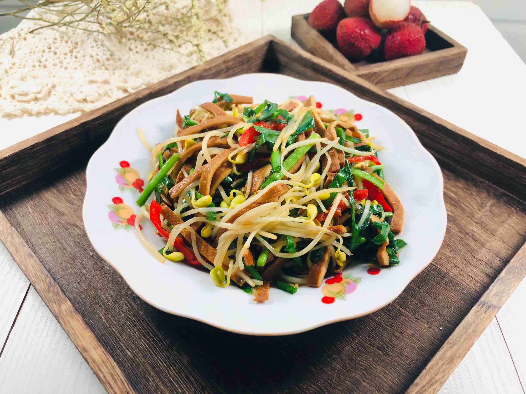 Stir-fried Dried Seeds with Chives and Bean Sprouts recipe