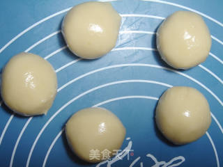 【cantonese-style White Lotus Paste and Egg Yolk Mooncakes】 recipe