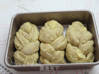 Earl Grey Black Tea Milk Crisp Braid Bun recipe