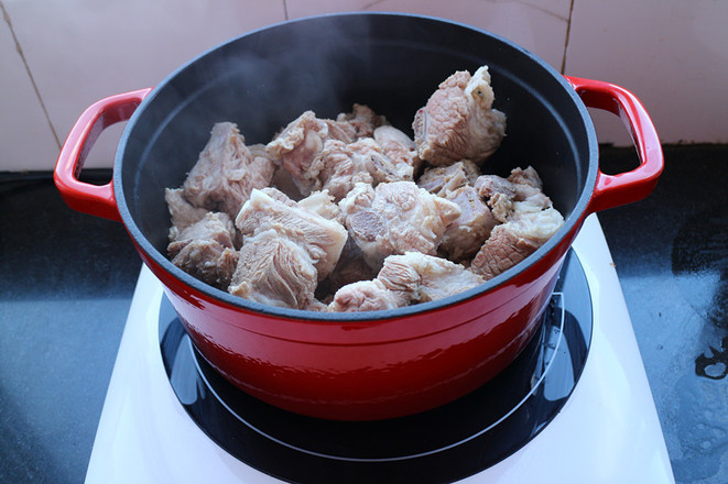 Pork Ribs Stewed with Potatoes in A Pot recipe