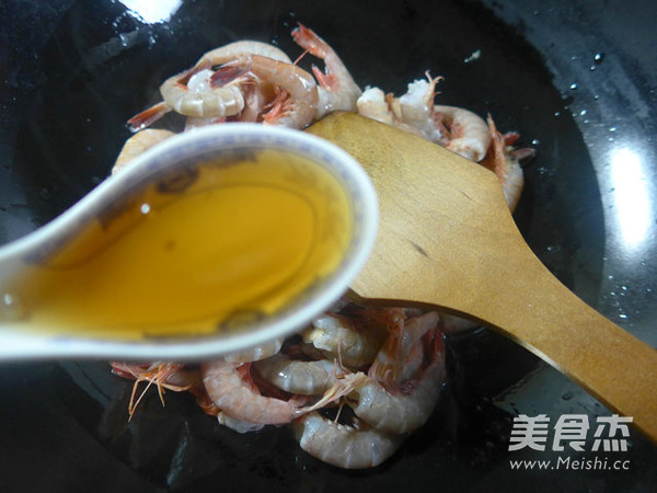 Fried Sea Prawns with Snail recipe