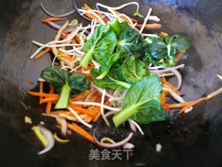 [yantai] Stir-fried Noodles with Homemade Vegetables and Pork recipe