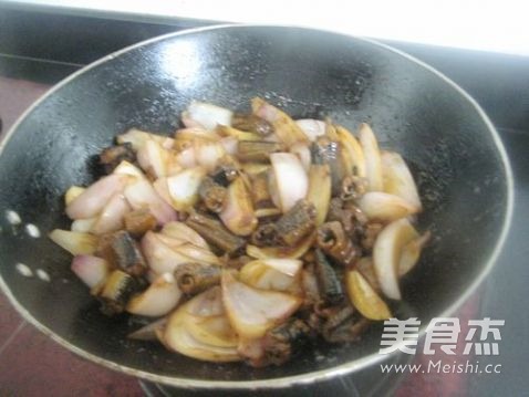 Grilled Rice Eel with Onion recipe