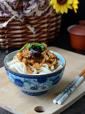 Stir-fried Pork Noodles with Fungus recipe