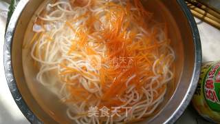 Flavored Chicken Sauce and Chili Noodles recipe