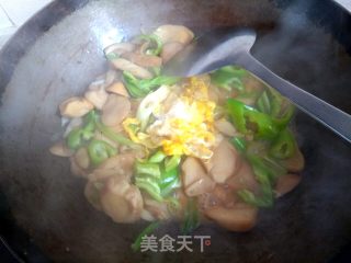 Scrambled Eggs with Pleurotus Eryngii and Hot Pepper recipe
