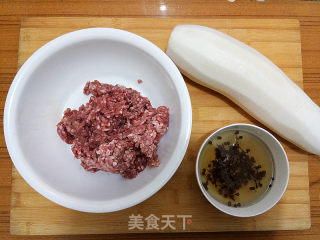 Steamed Dumplings with Beef and White Radish recipe