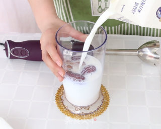 Summer Refreshing Drink-red Date and Almond Milkshake recipe