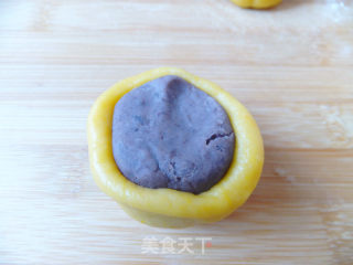 Beautiful Pumpkin Bean Paste Mooncakes recipe