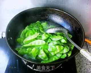 Stir-fried Pork Ears and Beans recipe