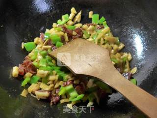 Stir-fried Dried Radish with Hot Pepper and Spicy Sausage recipe