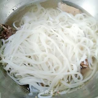 Pigeon Soup Boiled Rice Noodles recipe