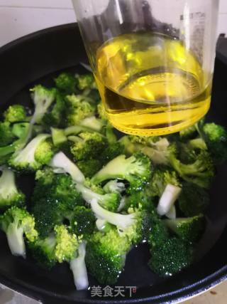 Stir-fried Double Ears with Broccoli recipe