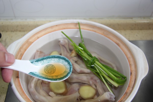 Duck Feet, King Pleurotus and Clam Soup recipe