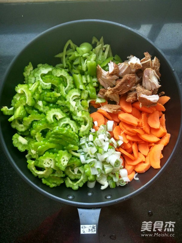 Bitter Gourd Carrot Shredded Pork recipe