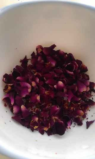 Coix Seed and Rose Soup for Health and Beauty~ recipe