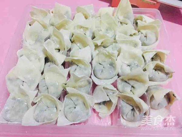 Three Fresh Wontons with Pork recipe