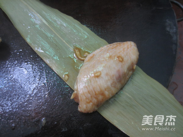 Steamed Chicken Wings with Zongzi Leaves recipe