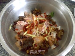 Steamed Crocodile Meat with Yunqi recipe