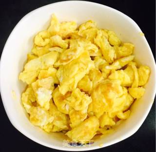 Scrambled Eggs with Lettuce Leaves recipe