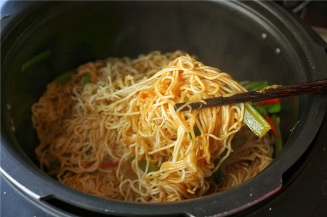Braised Noodles with Celery and Pork recipe