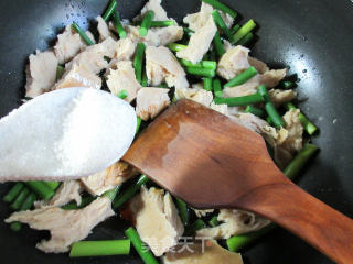 Stir-fried Roasted Bran with Garlic Sprouts recipe