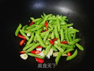 #团圆饭# Fried Long Beans with Millet and Pepper recipe