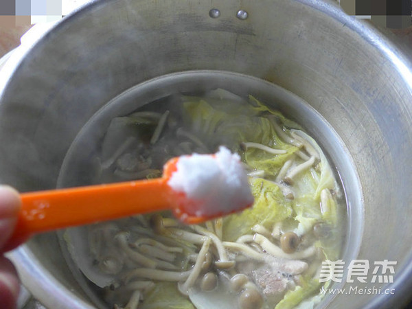 Crab Mushroom and Cabbage Keel Soup recipe