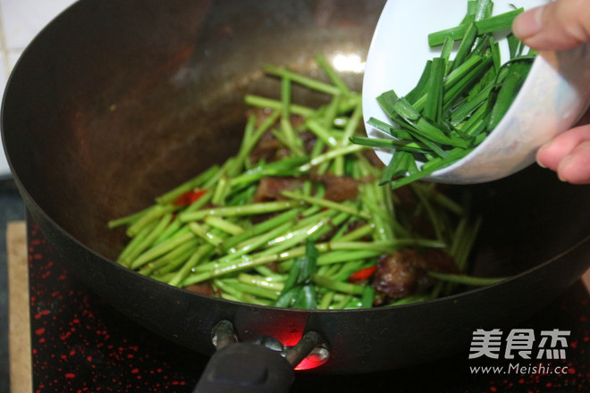 Stir-fried Bacon with Artemisia Quinoa recipe