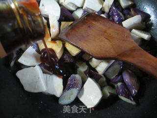 Stir-fried Small Vegetarian Chicken with Eggplant recipe