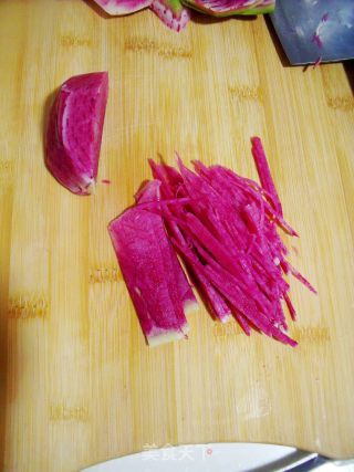 Two Kinds of Raw Materials are Simply Seasoned to Bring A Distinctive Sweet and Sour Taste-----lime-flavored Radish Shreds recipe