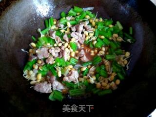 Celery and Soy Sprouts Stir-fried Pork recipe