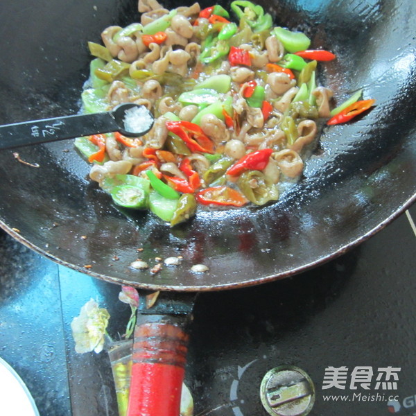 Stir-fried Large Intestine with Lettuce recipe