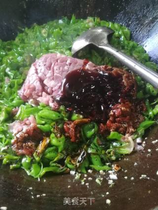 Stir-fried Pork with Screw Pepper recipe