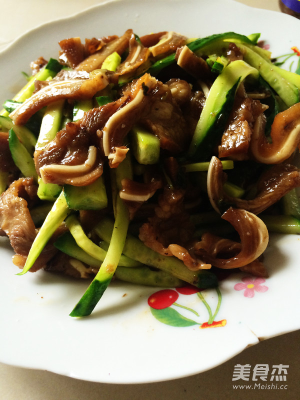 Pork Ears Mixed with Cucumber Shreds recipe