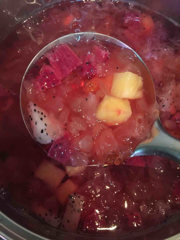 Pineapple Dragon Fruit Saponin Rice Peach Gum White Fungus Soup recipe