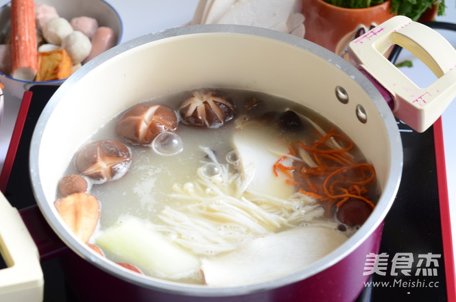 Mushroom Hot Pot in Thick Soup recipe