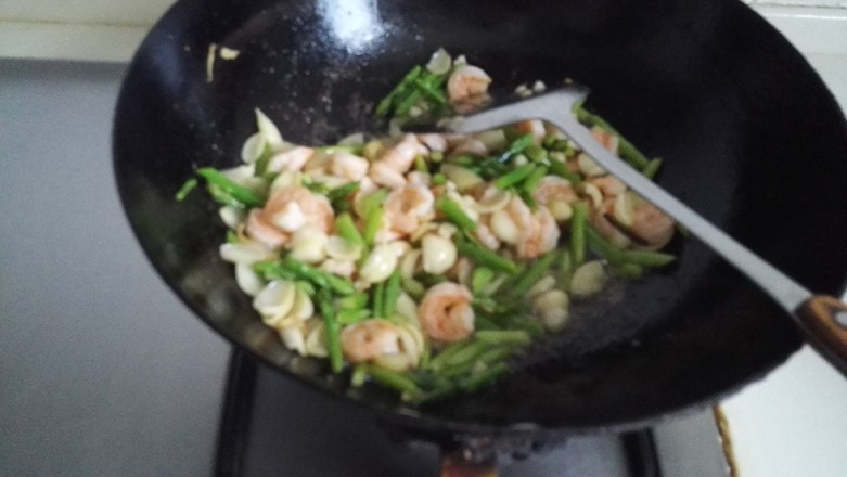 Stir-fried Shrimp with Asparagus and Lily recipe
