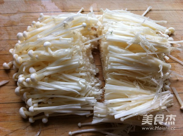 Enoki Mushrooms Mixed with Peppers recipe