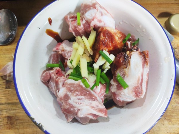Steamed Pork Ribs with Garlic Potatoes recipe