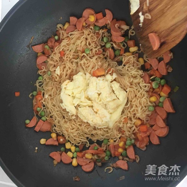 Fried Instant Noodles recipe