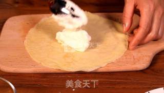 A Delicious Dessert that You Can Make with A Pan—mango Pancake recipe