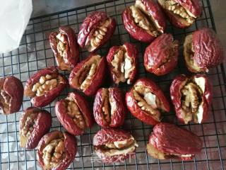 Jujube Sandwiched with Walnuts recipe