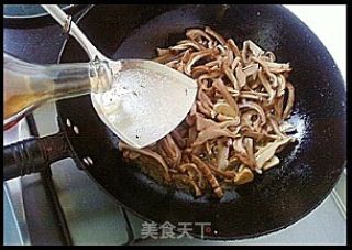 Stir-fried Tripe with Fungus recipe