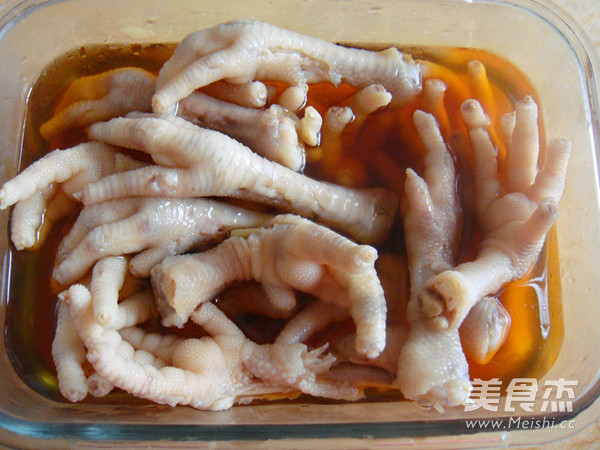 Fragrant Chicken Feet recipe