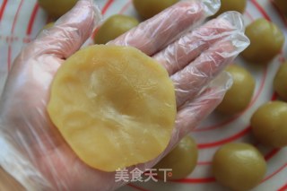 Mooncake with Lotus Seed Paste and Egg Yolk recipe