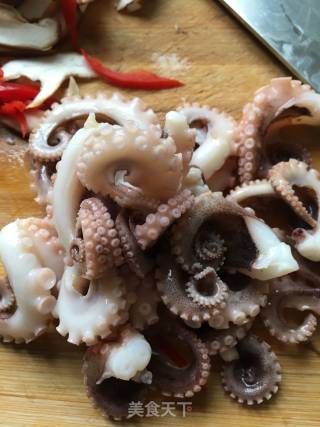 Fried Noodles with Octopus and Mushrooms recipe